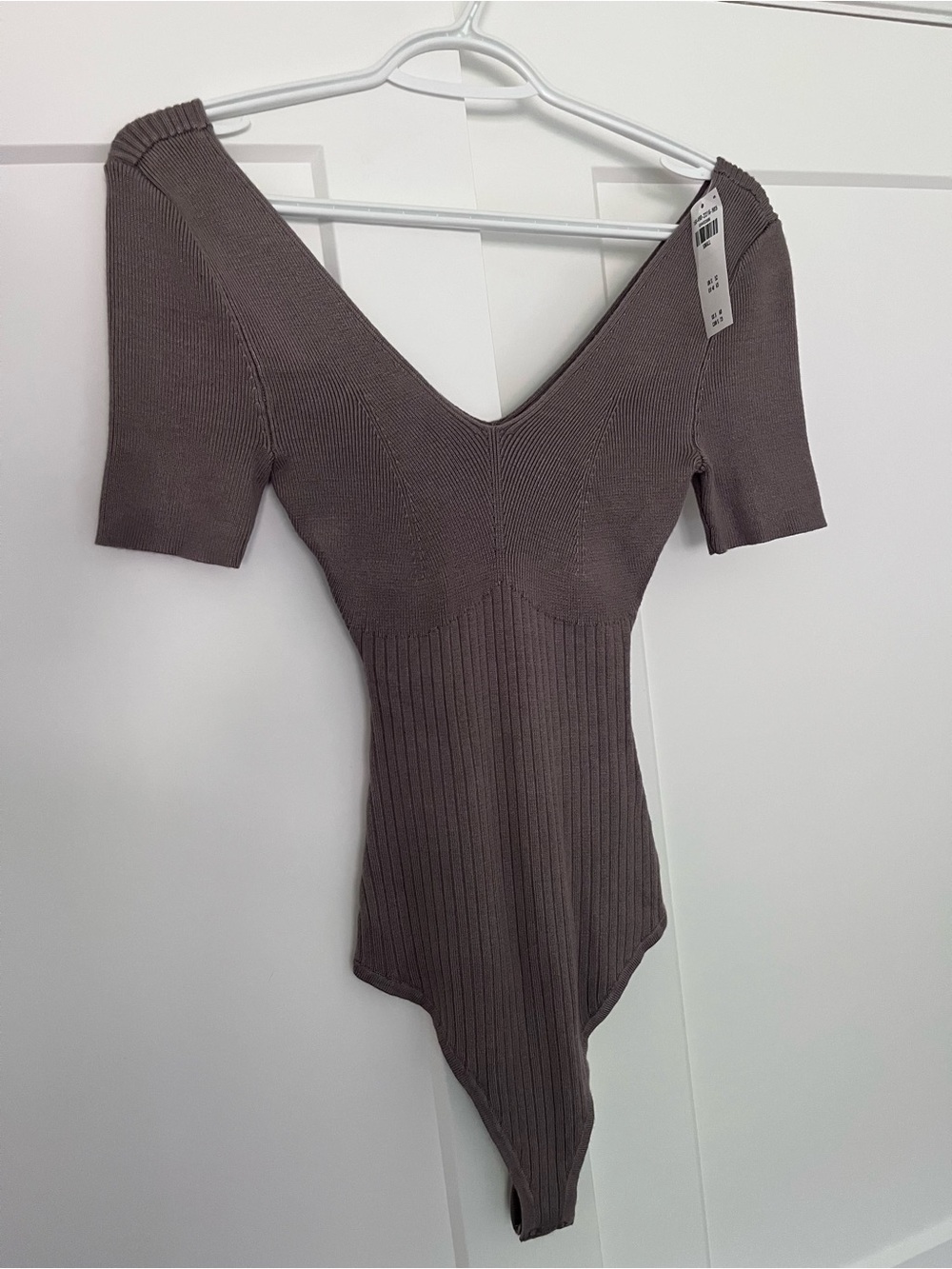 Abercrombie Short Sleeve V-neck sweater bodysuit